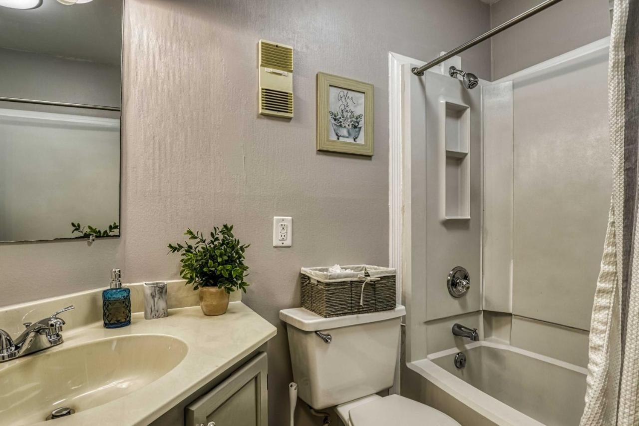 Cozy Resort-Style Gatlinburg Condo Indoor Pool! Exterior photo
