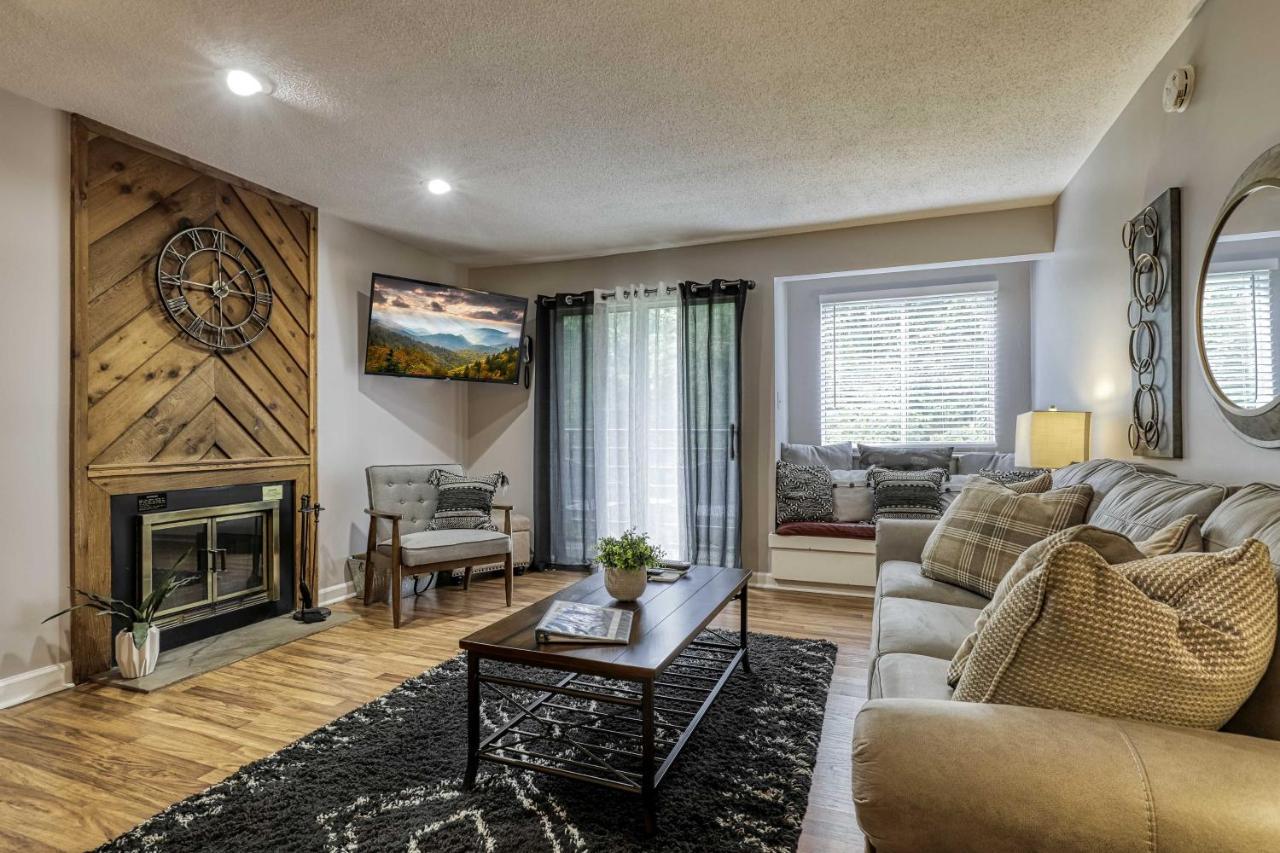 Cozy Resort-Style Gatlinburg Condo Indoor Pool! Exterior photo