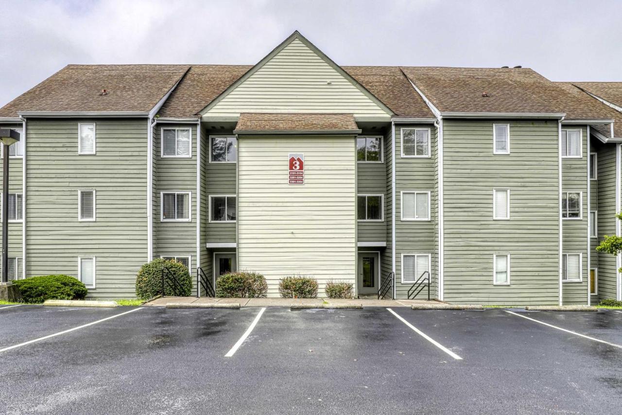 Cozy Resort-Style Gatlinburg Condo Indoor Pool! Exterior photo