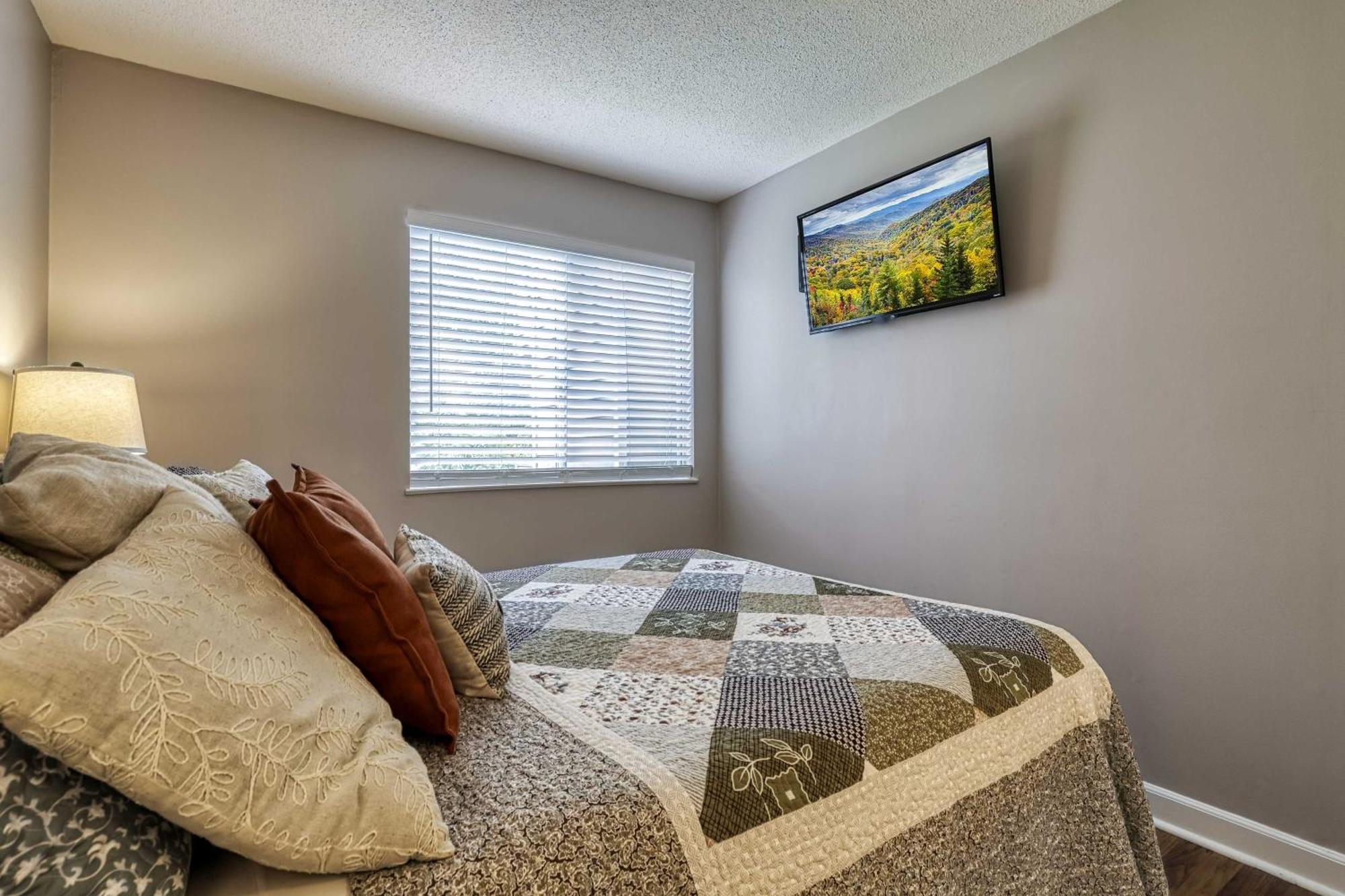 Cozy Resort-Style Gatlinburg Condo Indoor Pool! Exterior photo