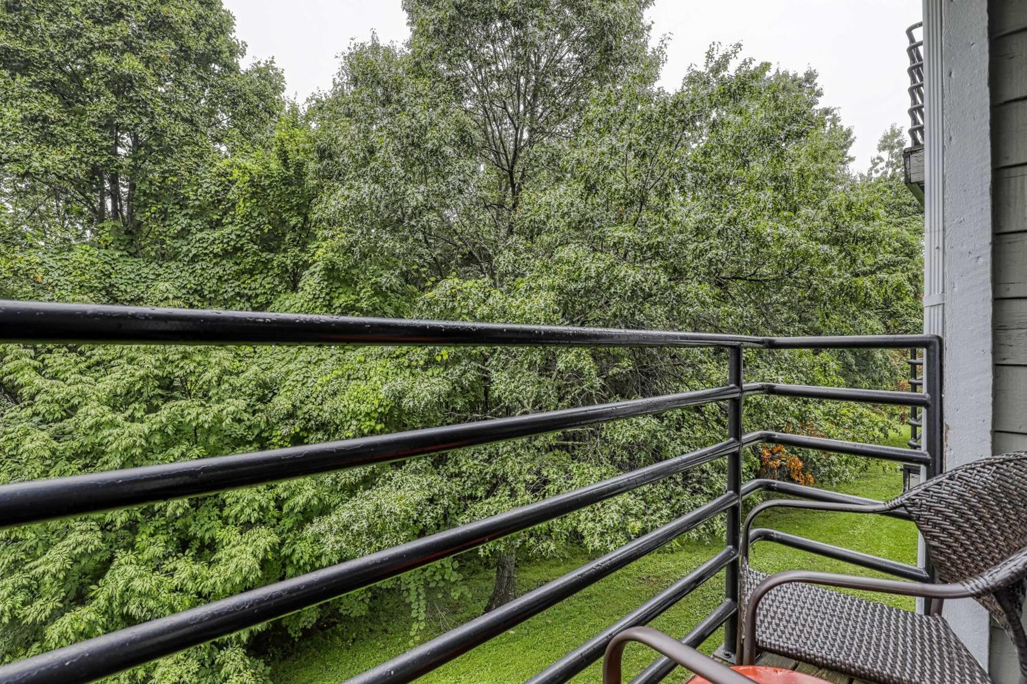 Cozy Resort-Style Gatlinburg Condo Indoor Pool! Exterior photo